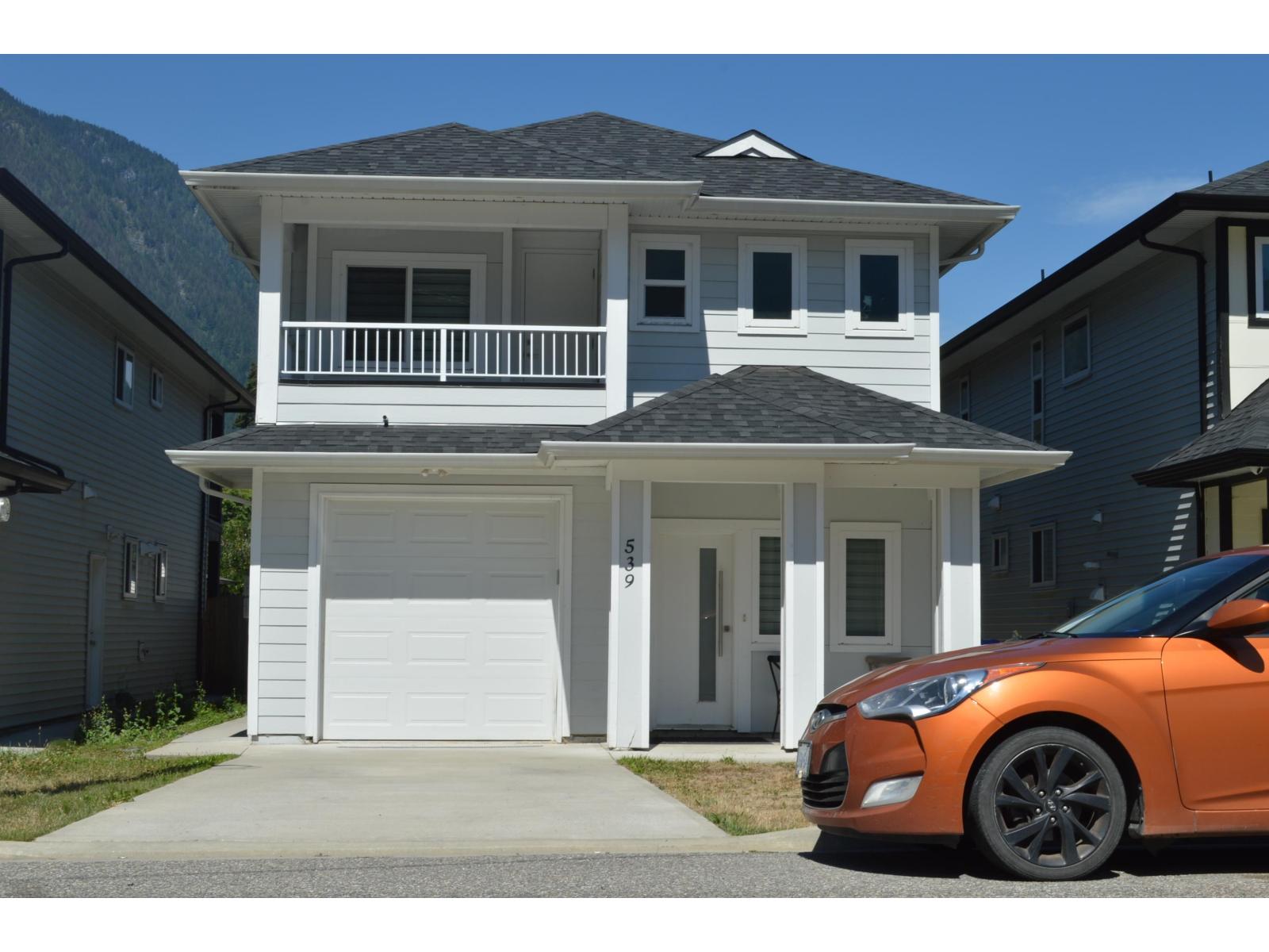539 Douglas Street Property Photo 4