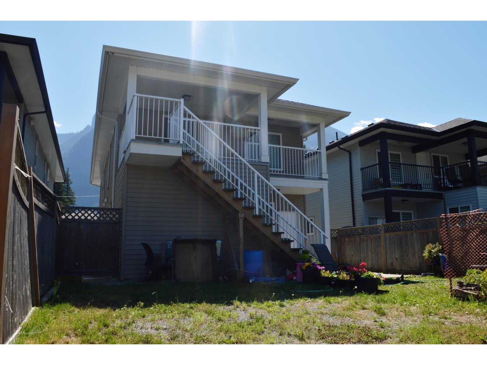 539 Douglas Street Property Photo 5