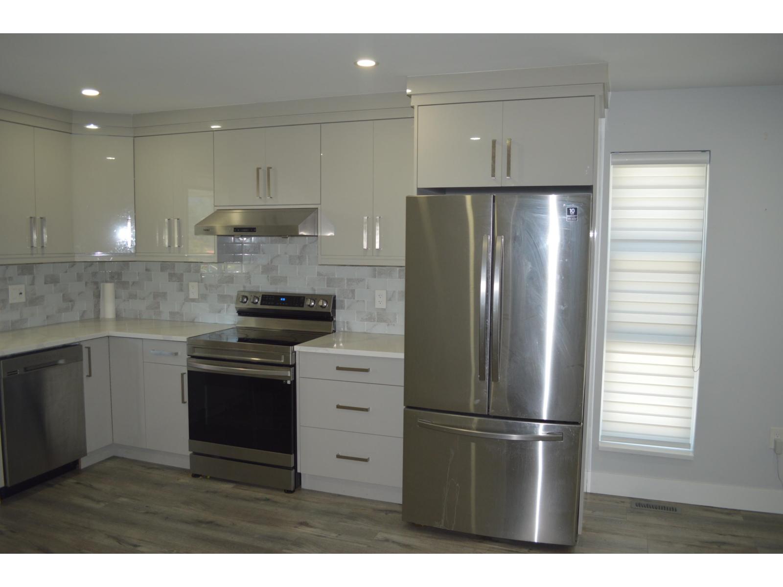 539 Douglas Street Property Photo 13