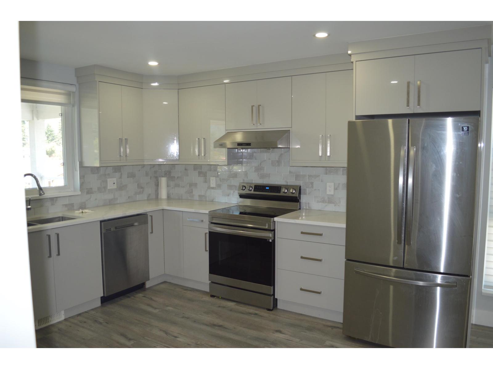 539 Douglas Street Property Photo 14