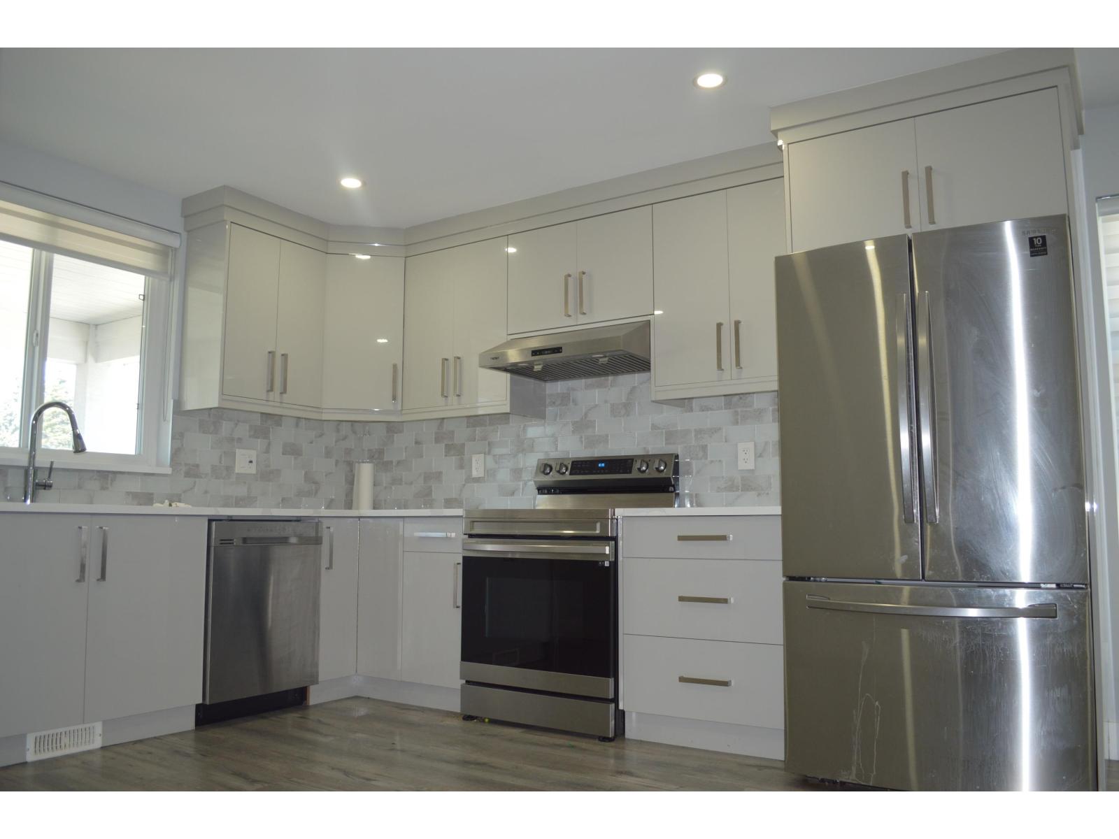 539 Douglas Street Property Photo 15