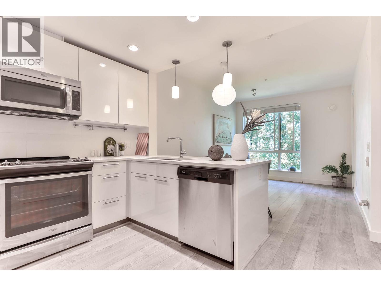 723 West 3rd Street #527 Property Photo 1