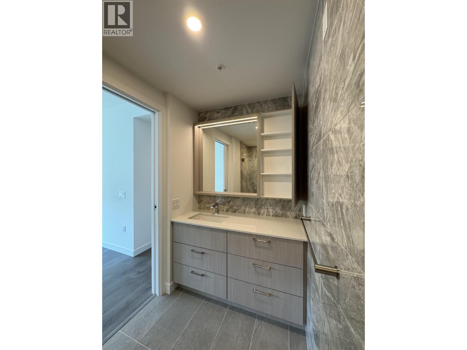 6468 Willingdon Avenue #1006 Property Photo 5