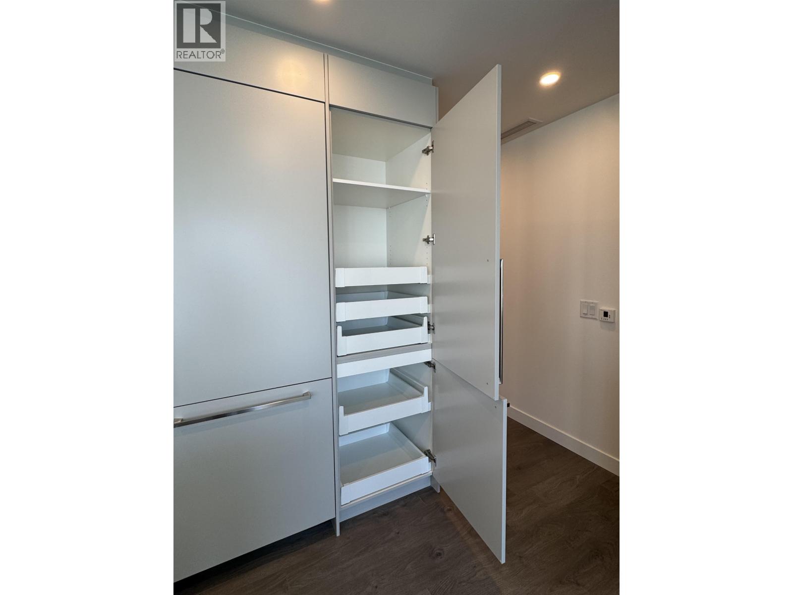 6468 Willingdon Avenue #1006 Property Photo 13