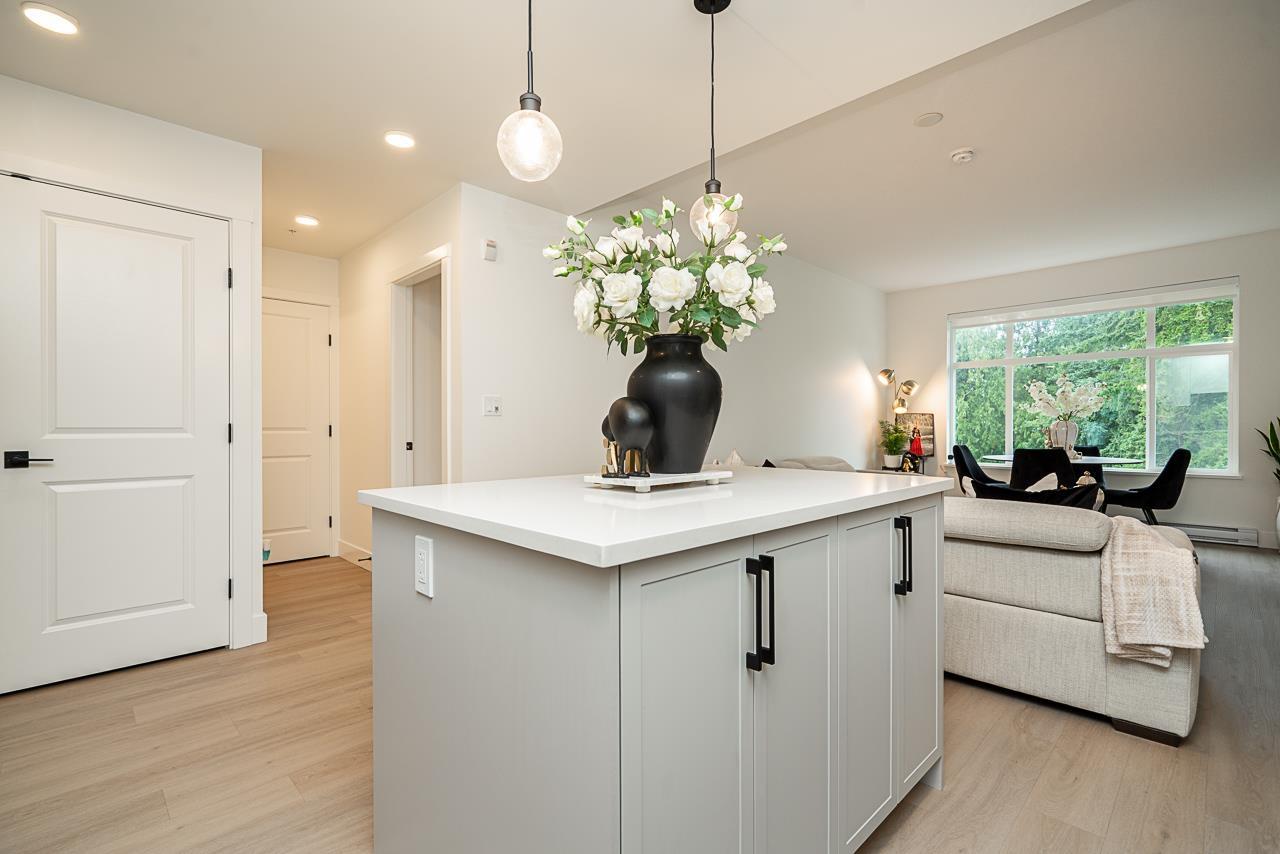 3528 146a #608 Property Photo 7