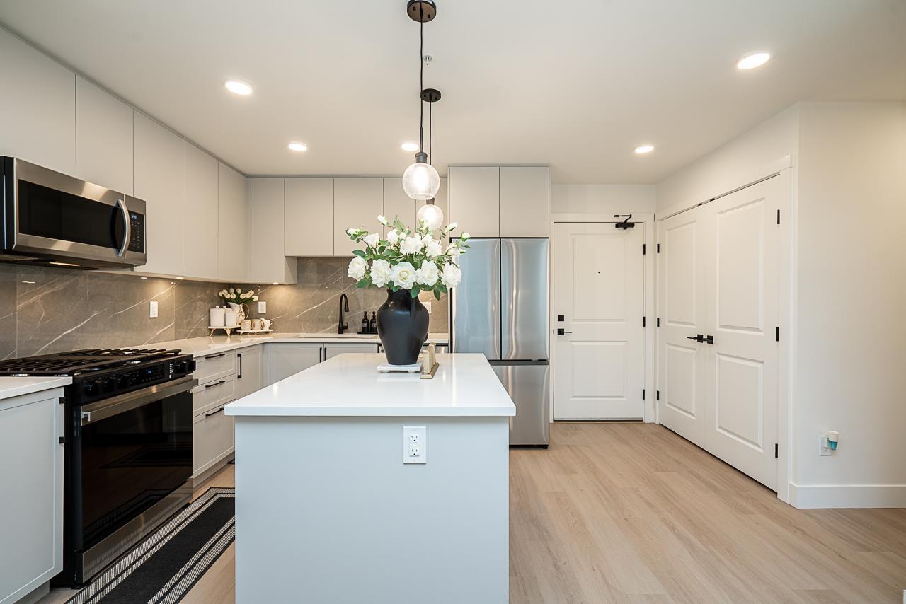 3528 146a #608 Property Photo 11