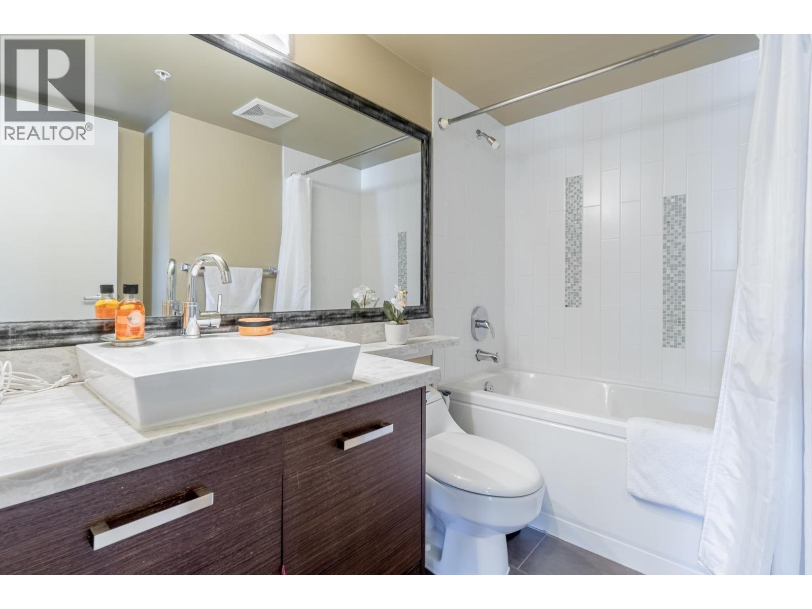 801 2959 Glen Drive Property Photo 6