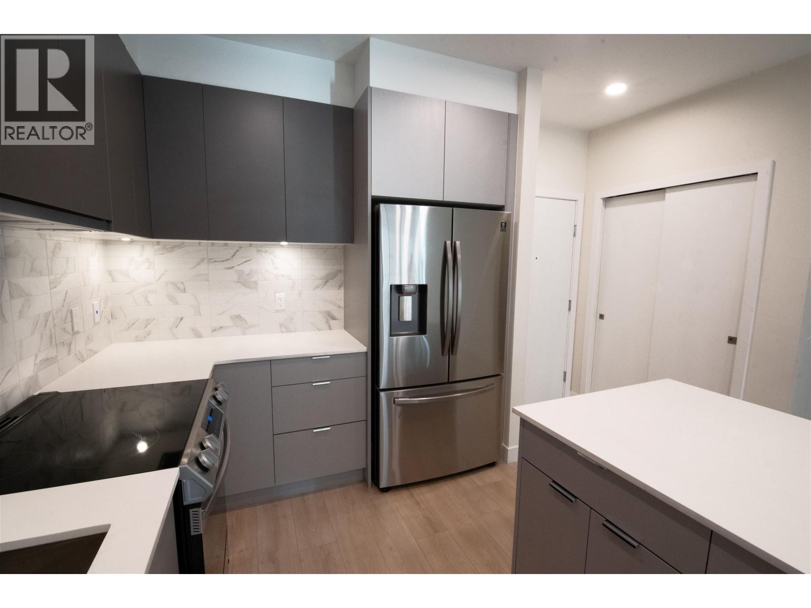 216 1792 Starling Drive Property Photo 4