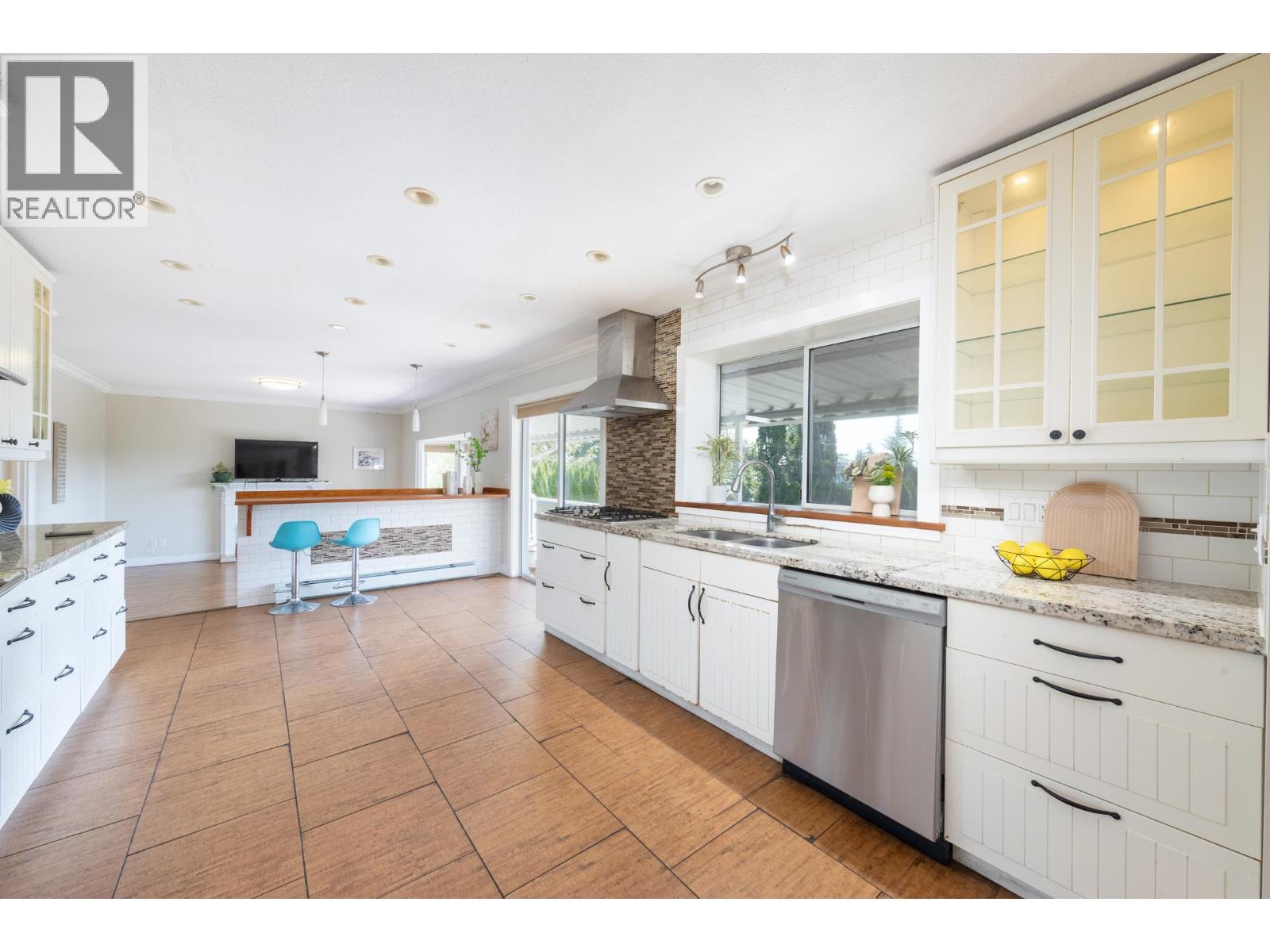 2562 Fuchsia Place Property Photo 10