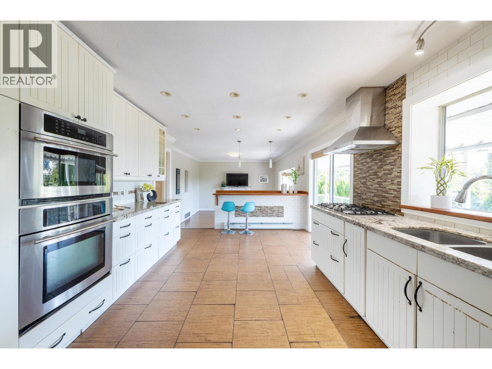 2562 Fuchsia Place Property Photo 11