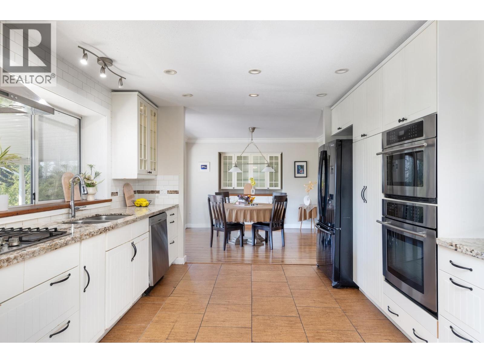 2562 Fuchsia Place Property Photo 12