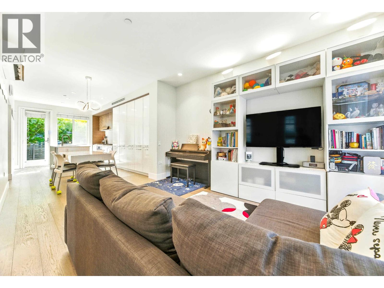 276 West 62nd Avenue Property Photo 5