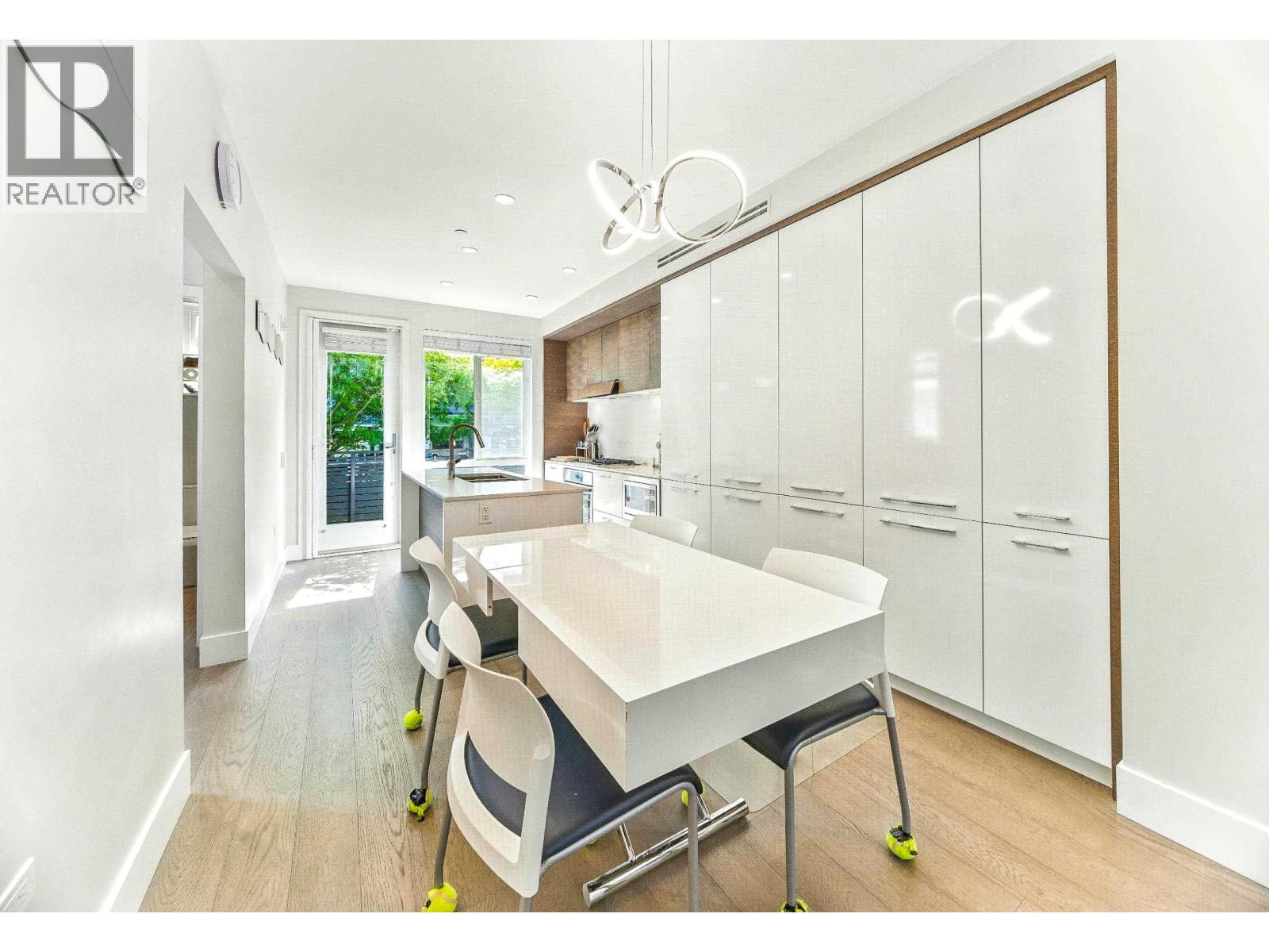 276 West 62nd Avenue Property Photo 6