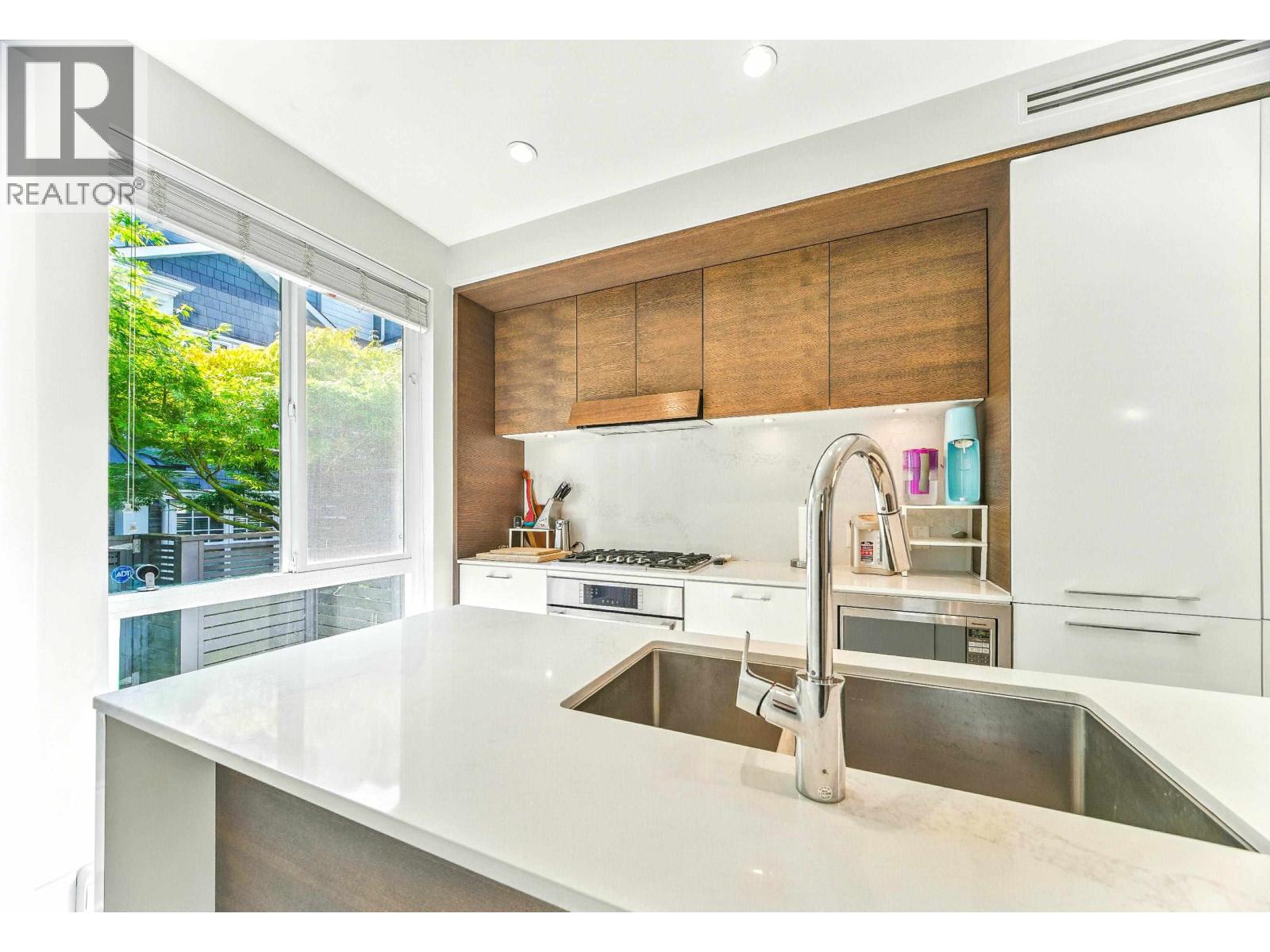 276 West 62nd Avenue Property Photo 10