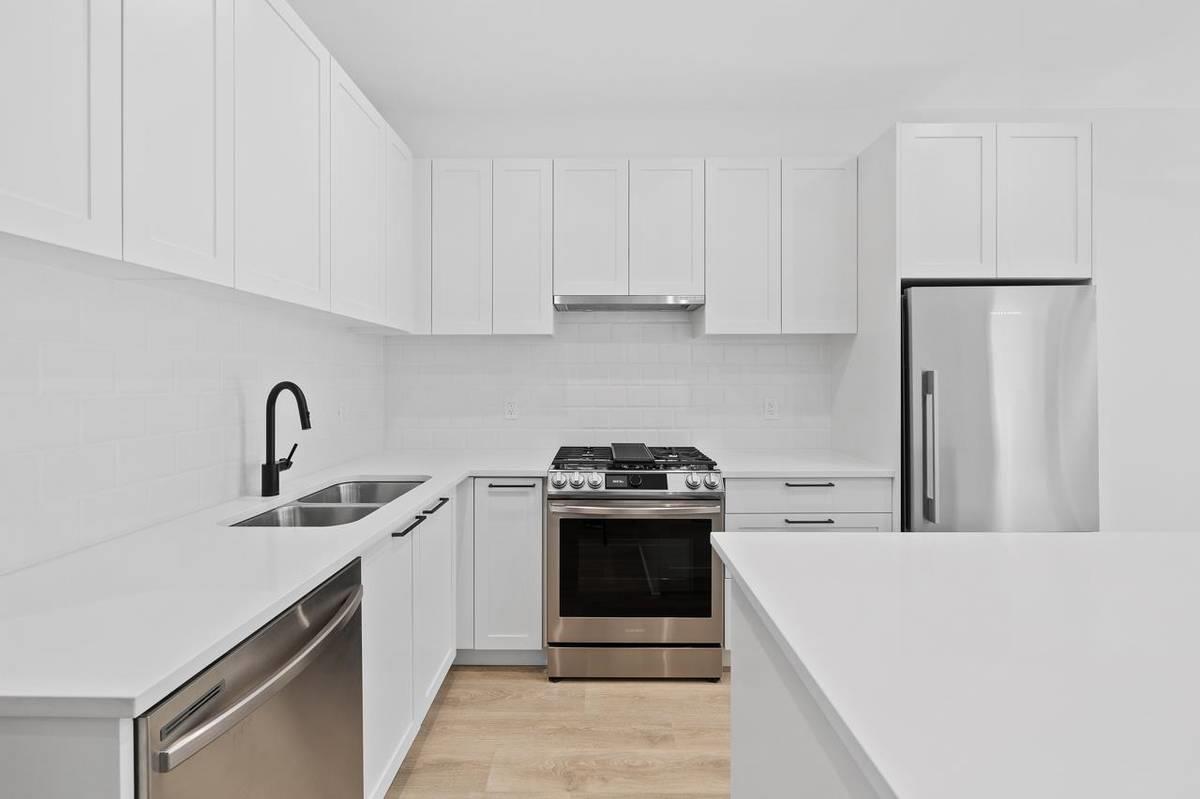 40X 5415 BRYDON CRESCENT Property Photo 1