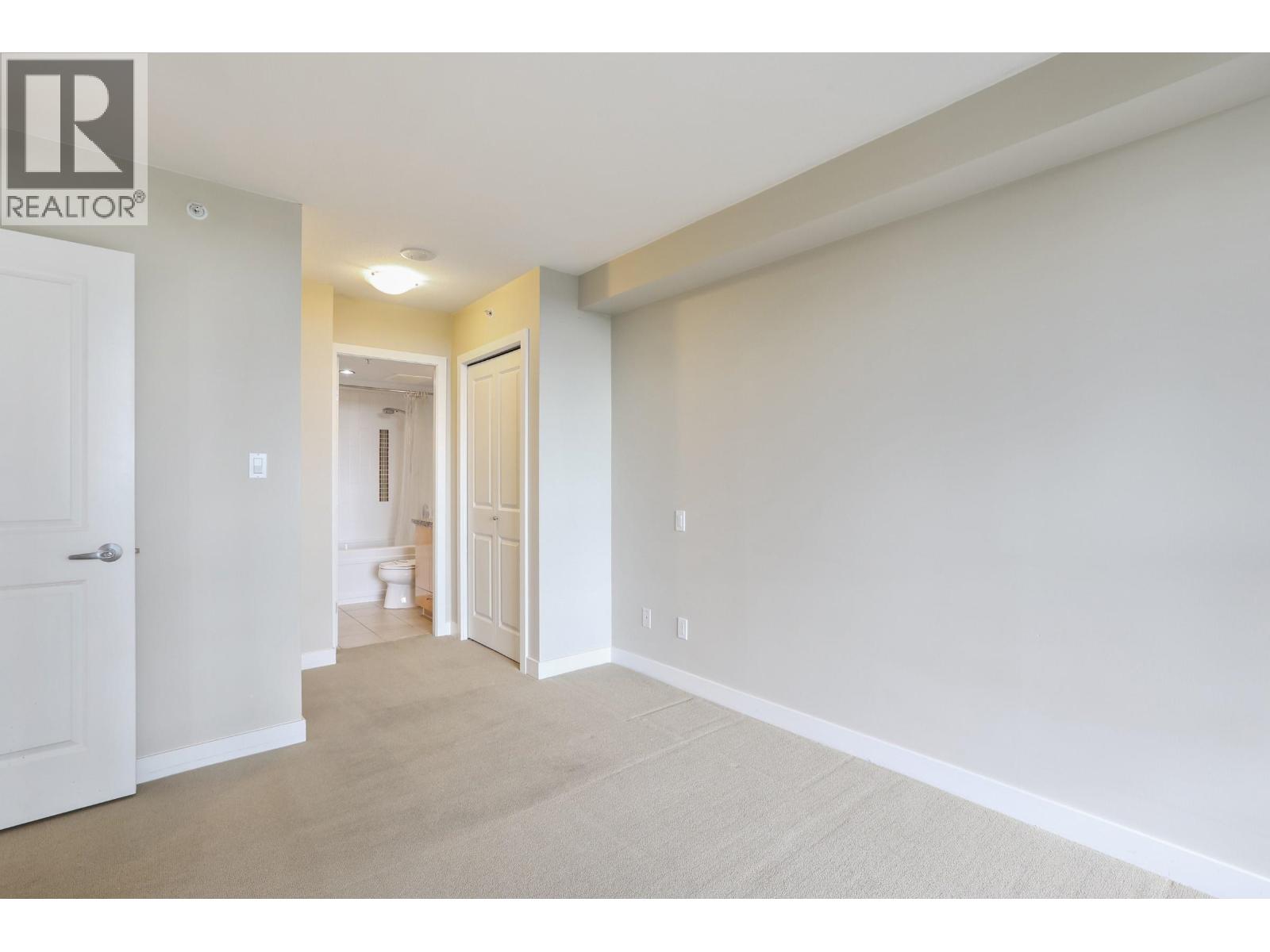 9188 Hemlock Drive #802 Property Photo 13