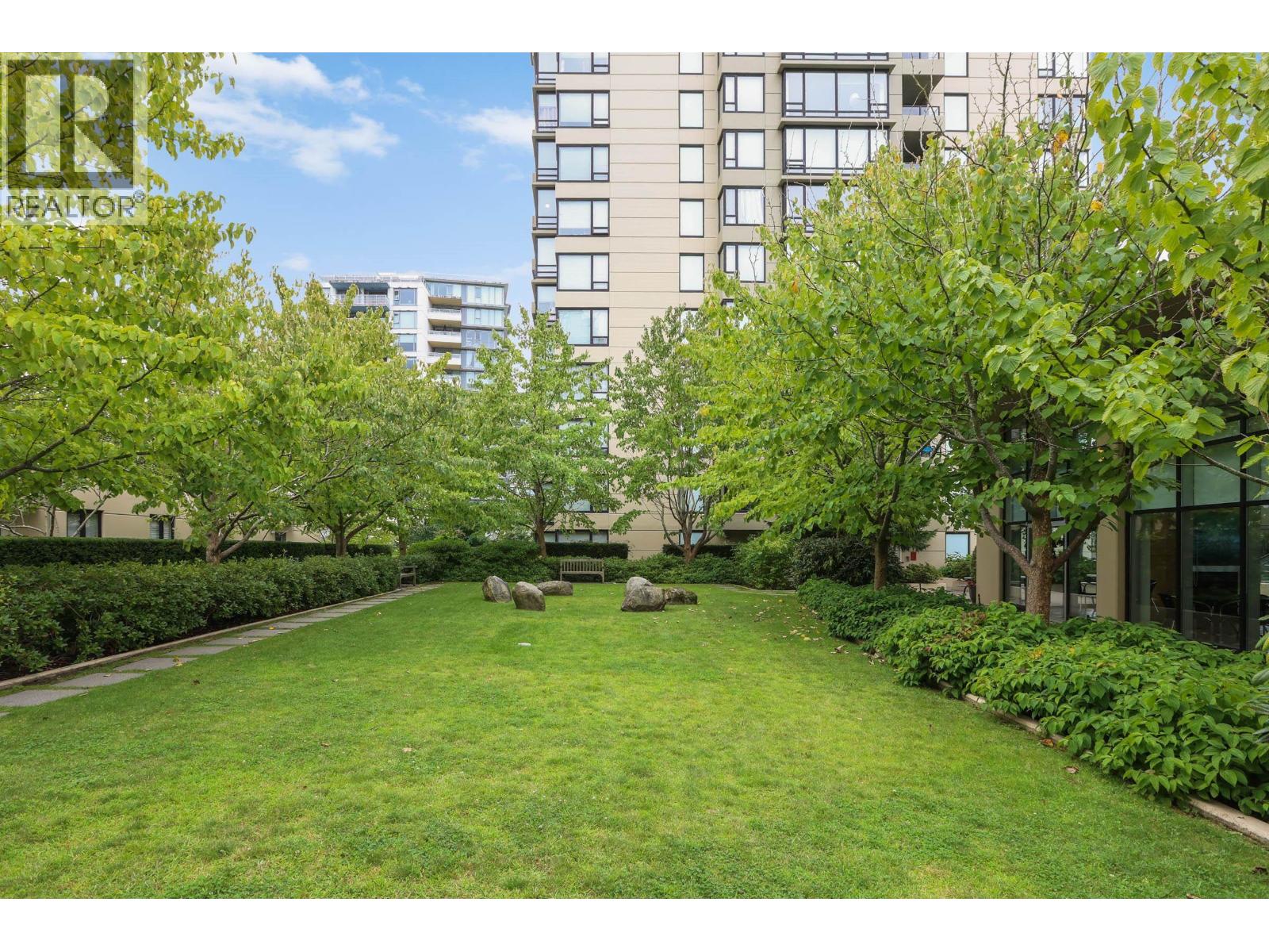 9188 Hemlock Drive #802 Property Photo 23