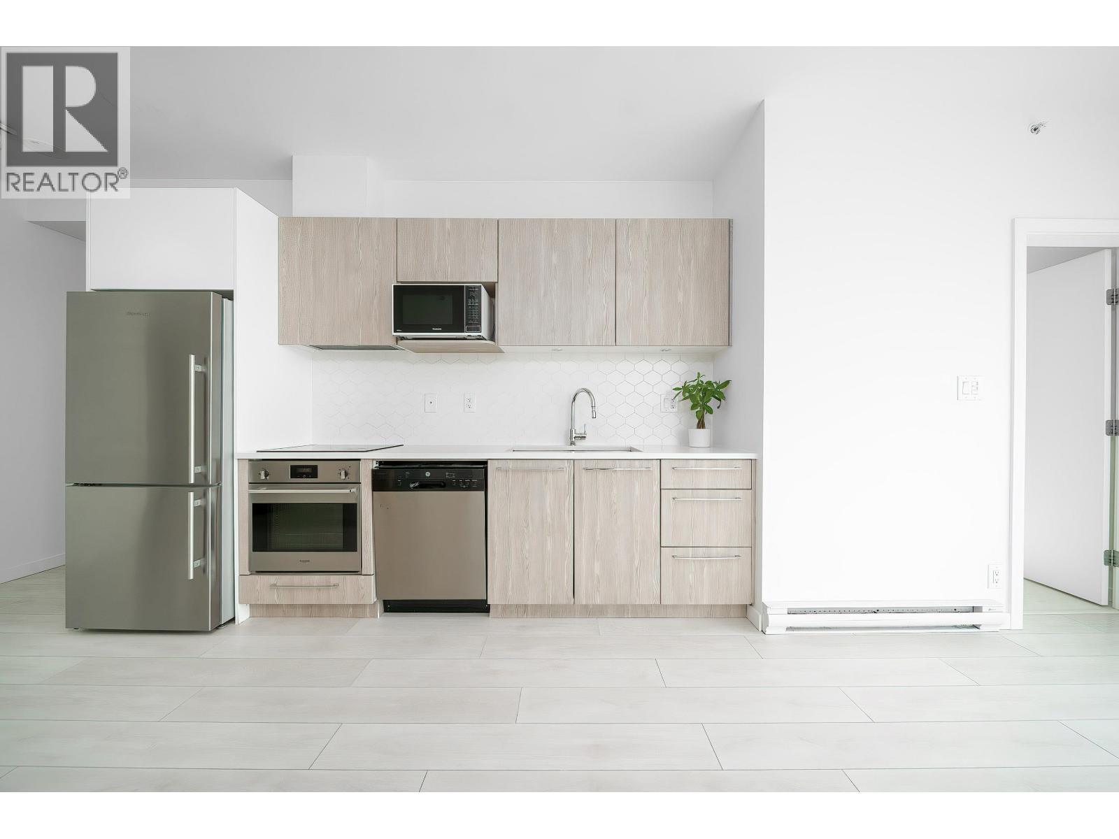 691 North Road #902 Property Photo 4