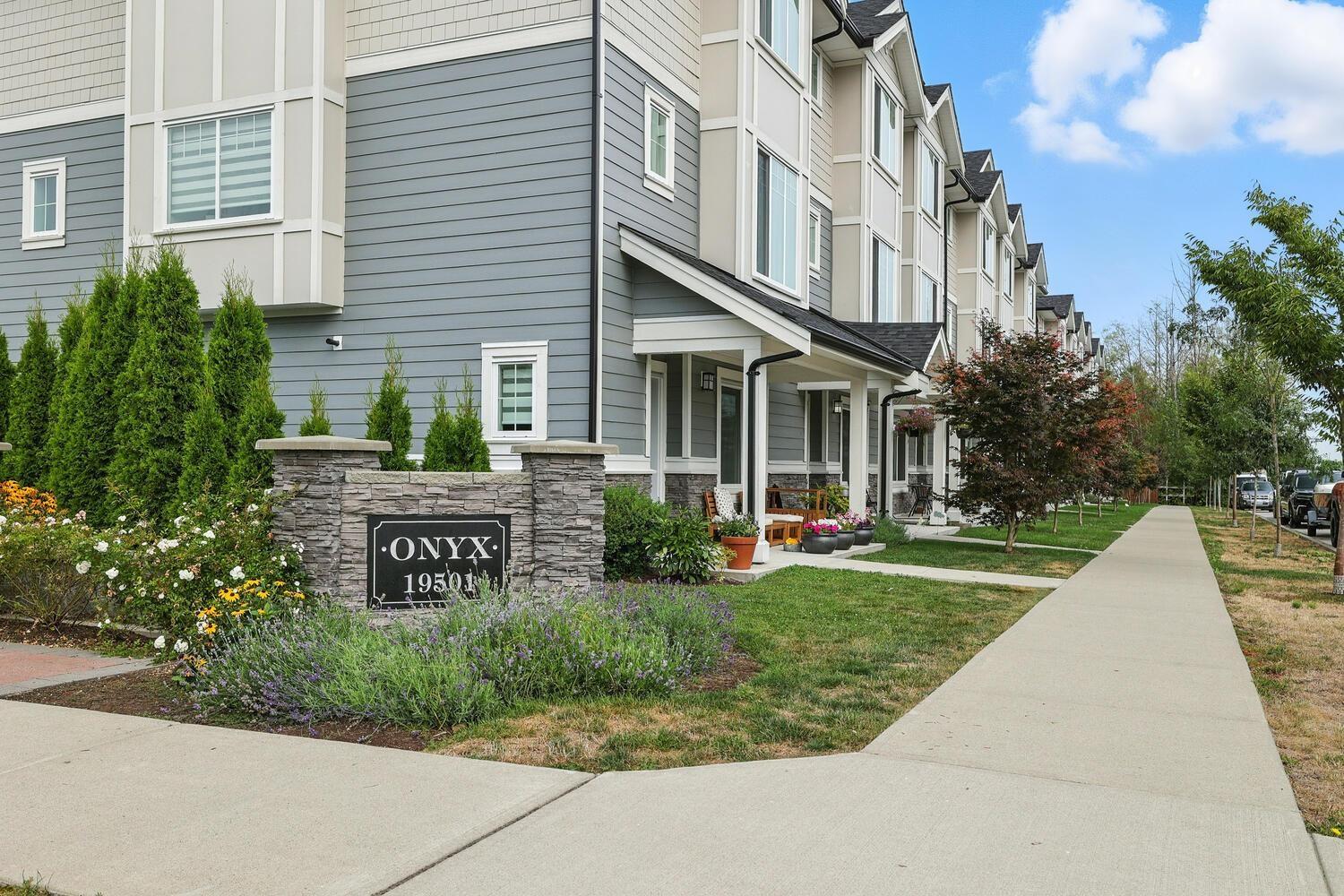 19501 74 #40 Property Photo 2