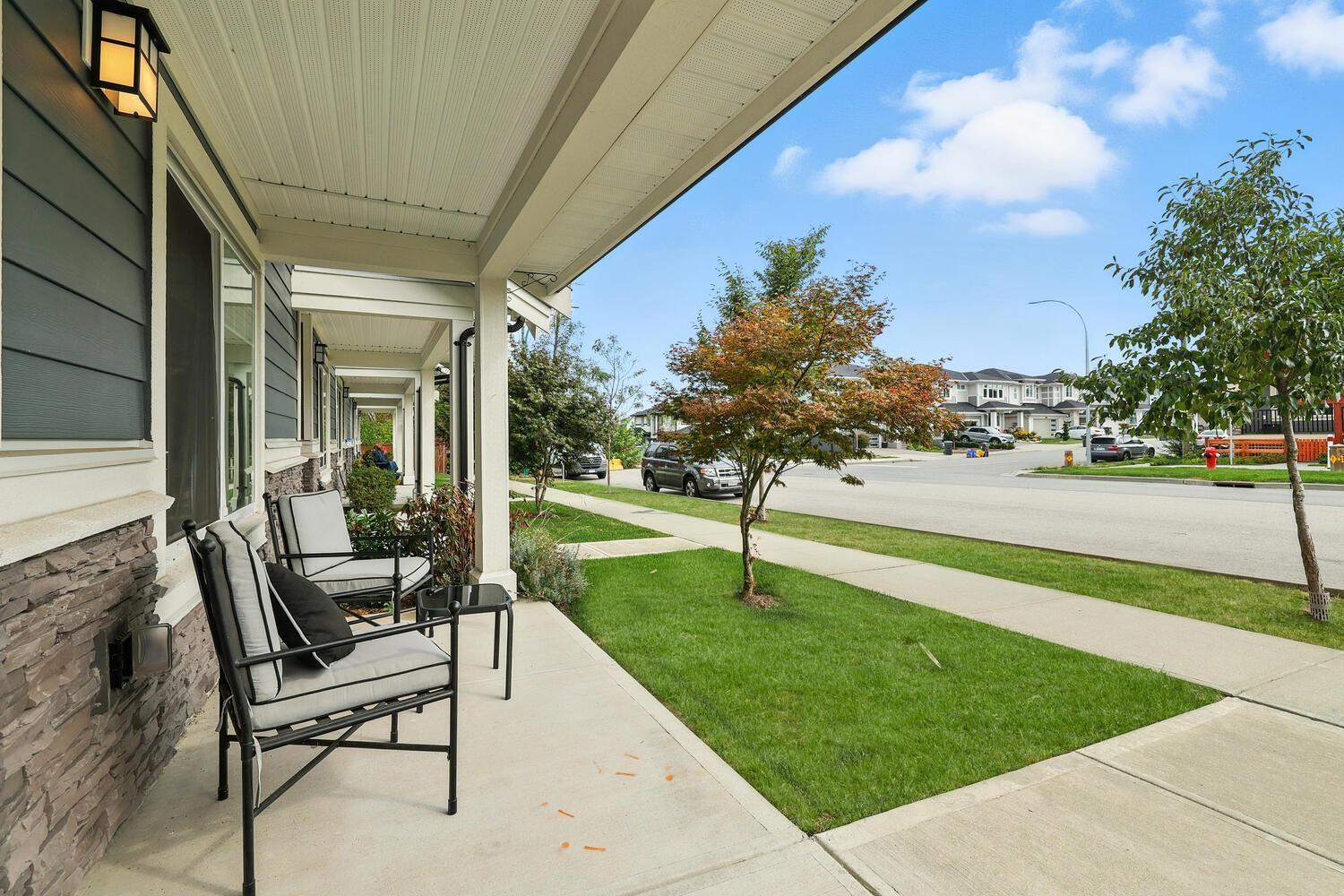 19501 74 #40 Property Photo 3