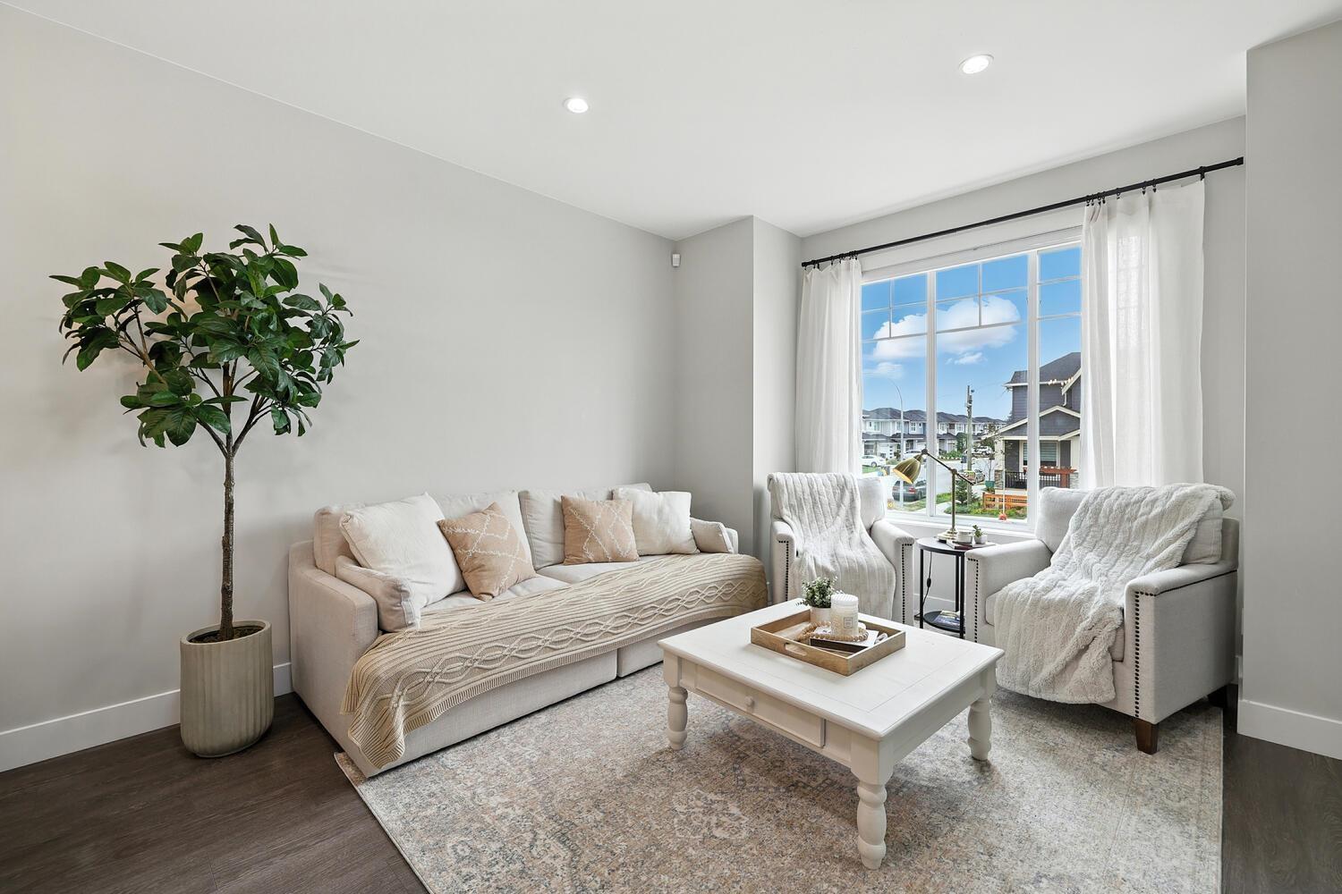 19501 74 #40 Property Photo 4