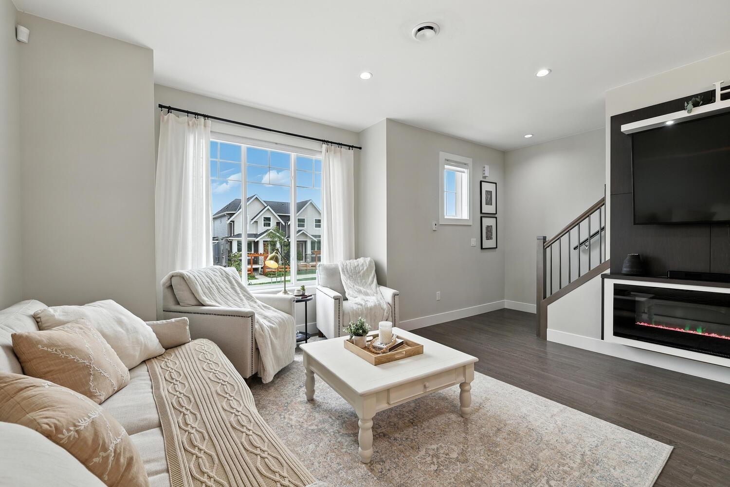 19501 74 #40 Property Photo 5