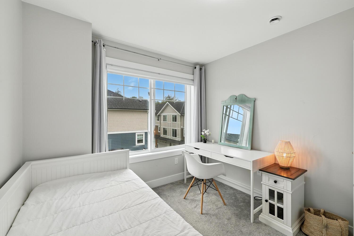 19501 74 #40 Property Photo 23