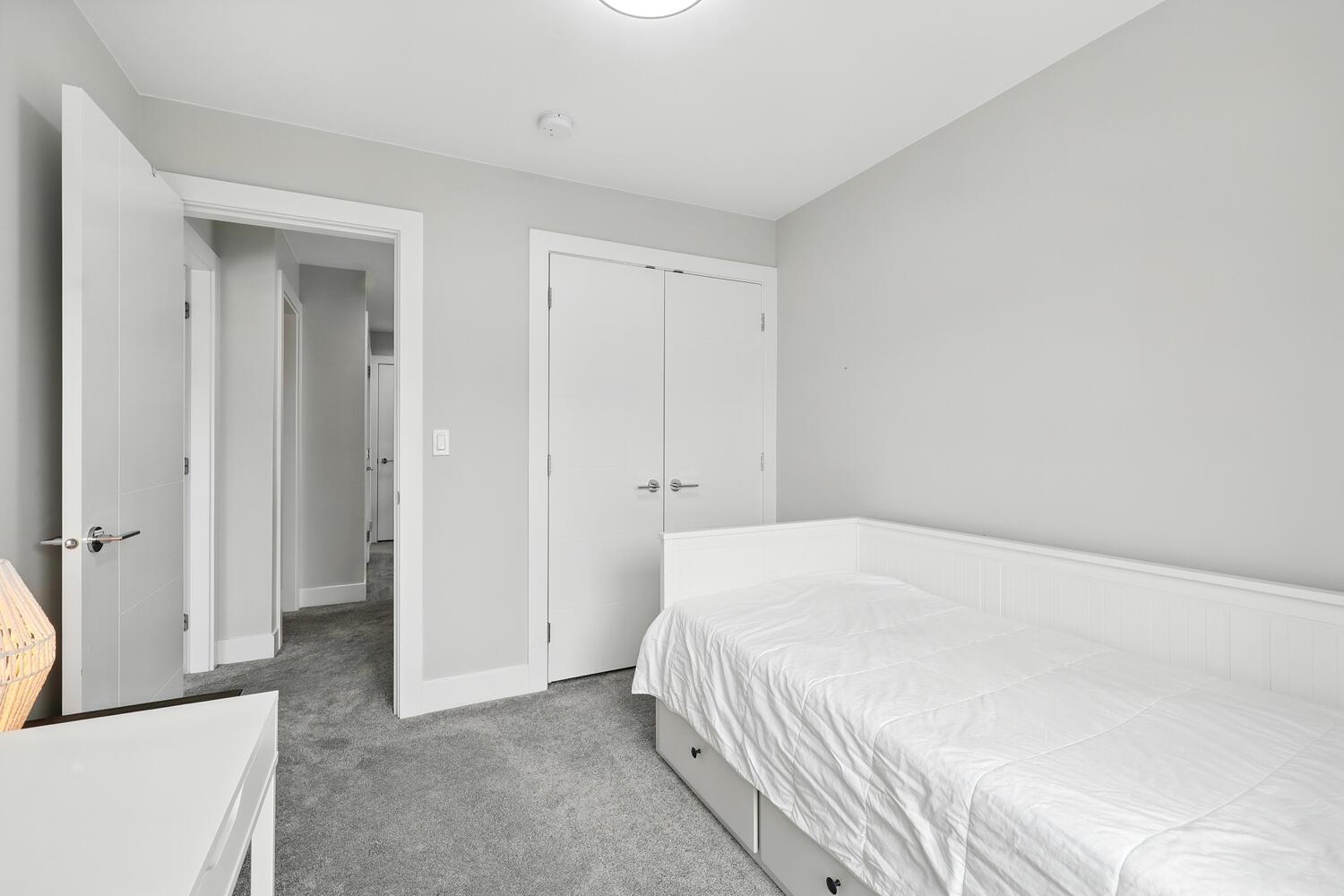 19501 74 #40 Property Photo 24