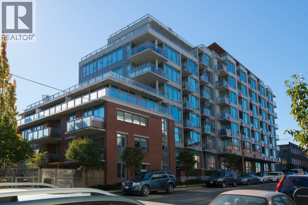 354 250 E 6 AVENUE Property Photo 1