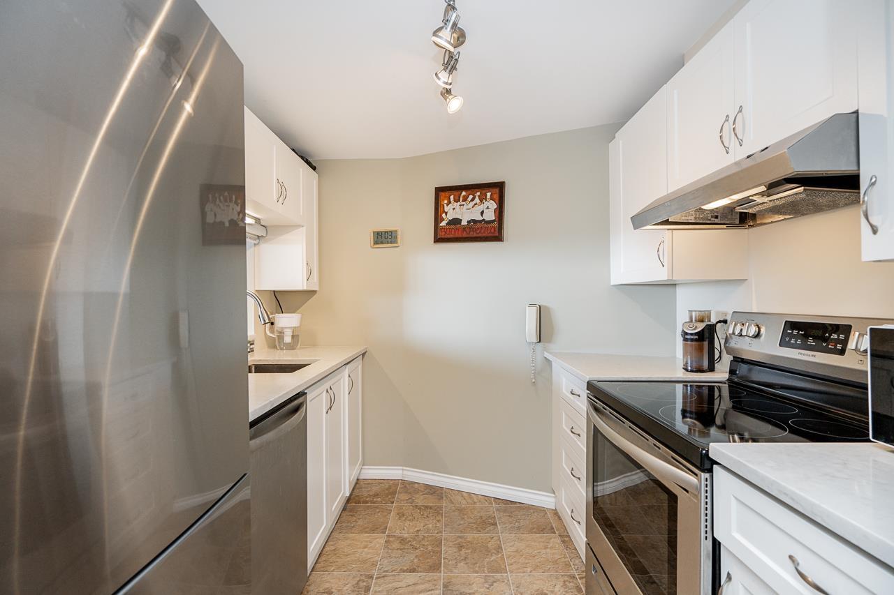 502 15111 Russell Avenue Property Photo 4