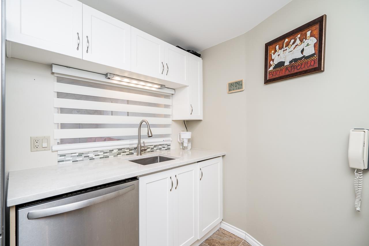 502 15111 Russell Avenue Property Photo 7