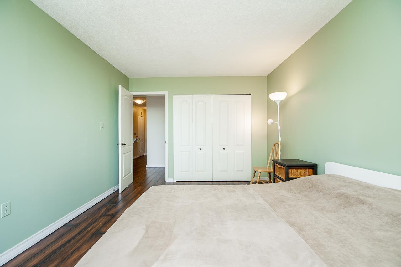 502 15111 Russell Avenue Property Photo 16