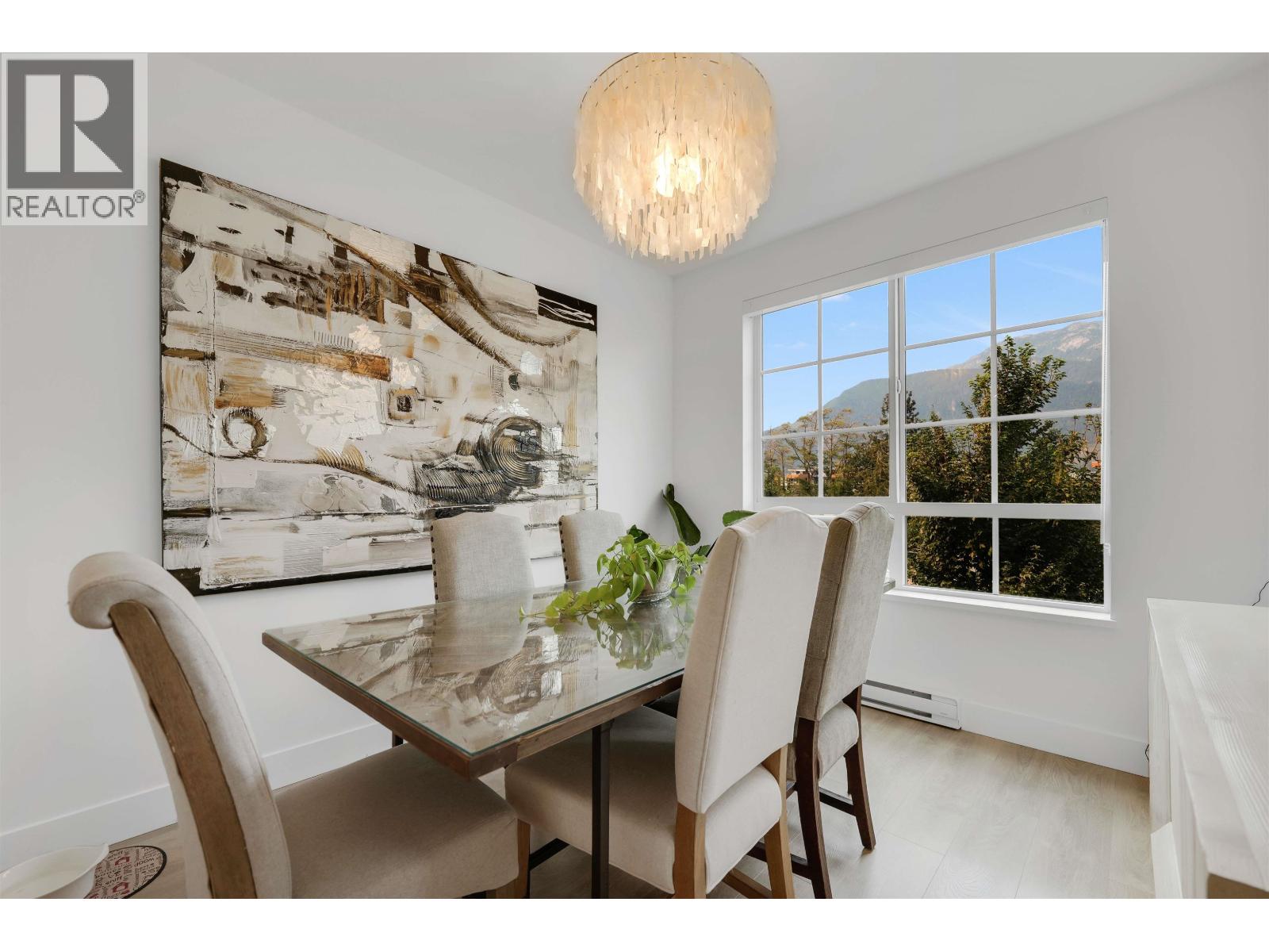 38053 Helm Way Property Photo 5