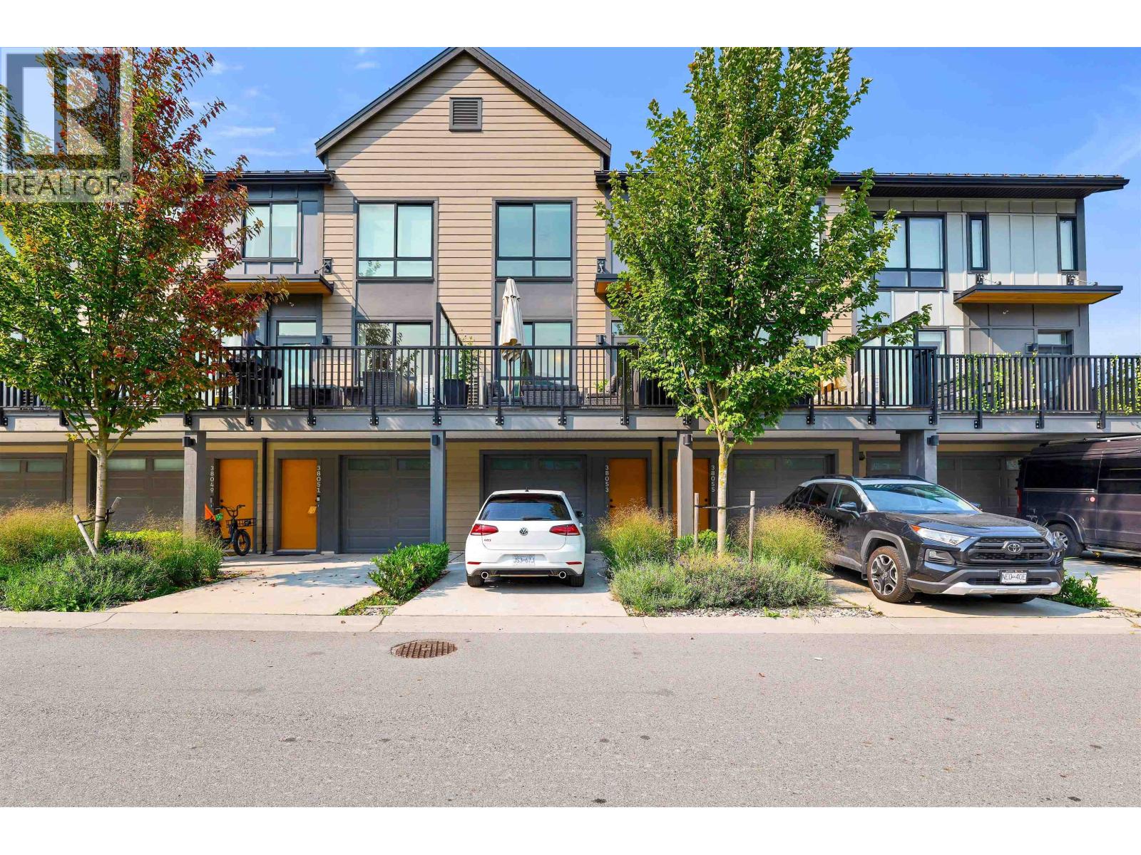 38053 Helm Way Property Photo 7