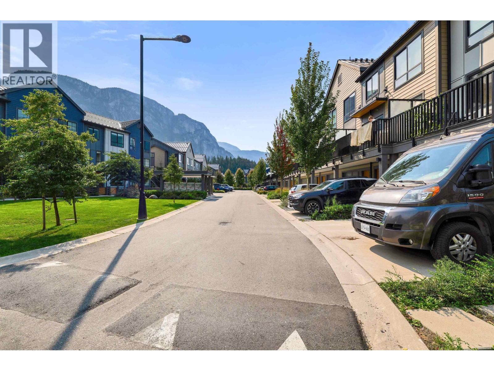 38053 Helm Way Property Photo 8