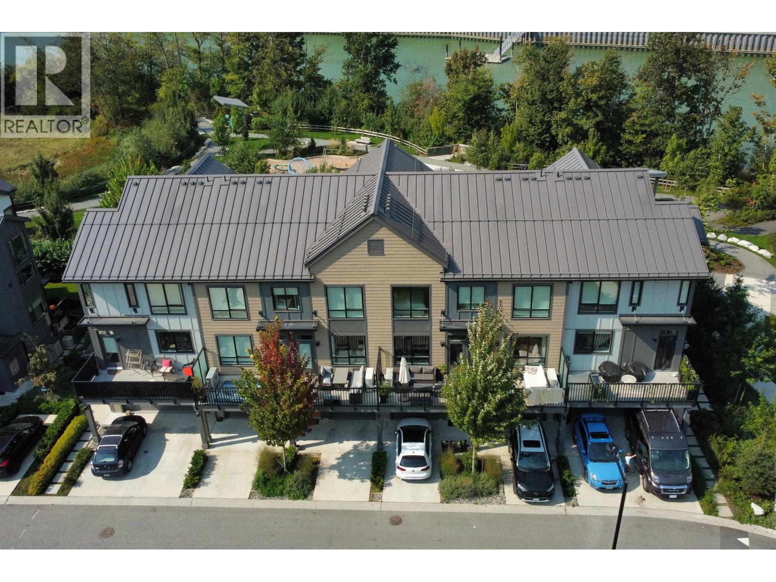 38053 Helm Way Property Photo 17