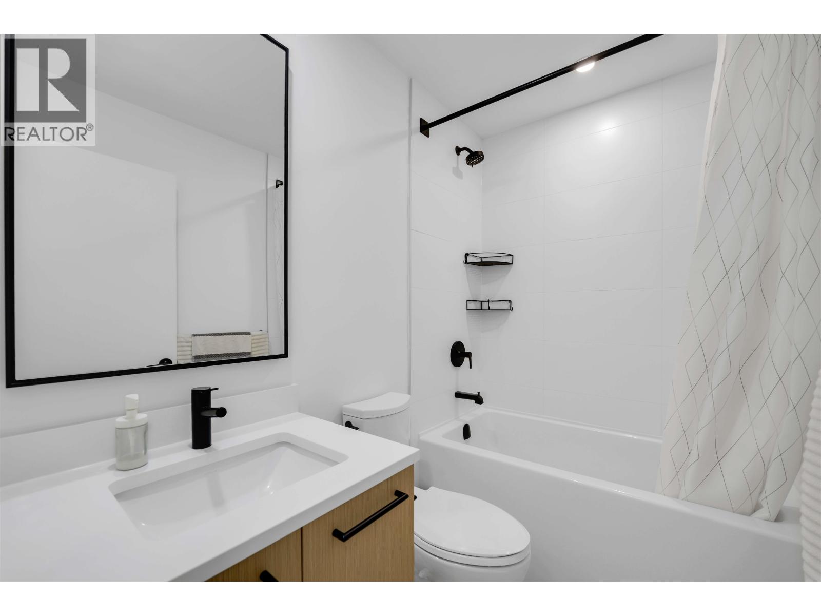 38053 Helm Way Property Photo 22