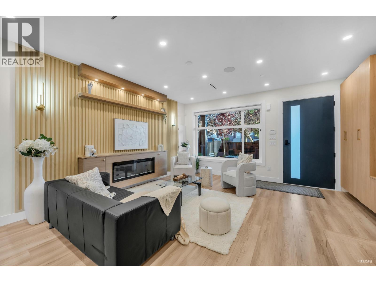 2705 East 3rd Avenue #2 Property Photo 6