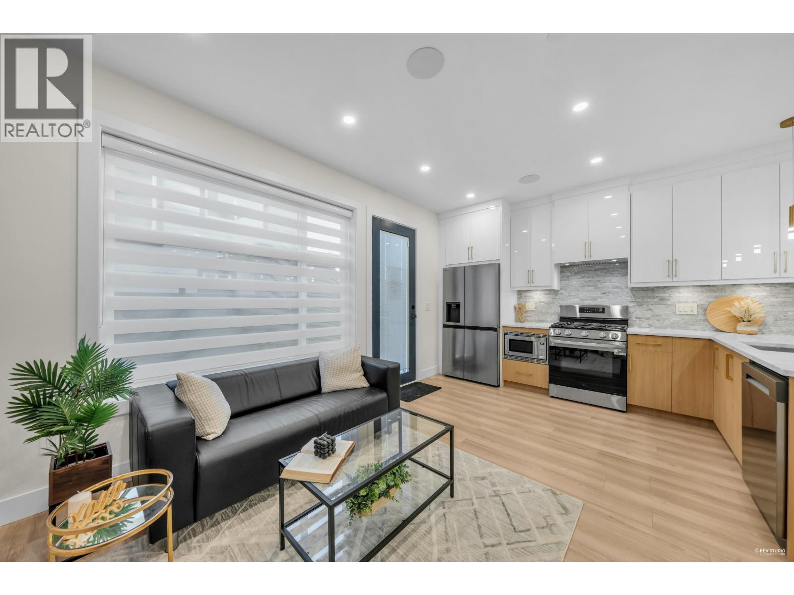 2705 East 3rd Avenue #2 Property Photo 9