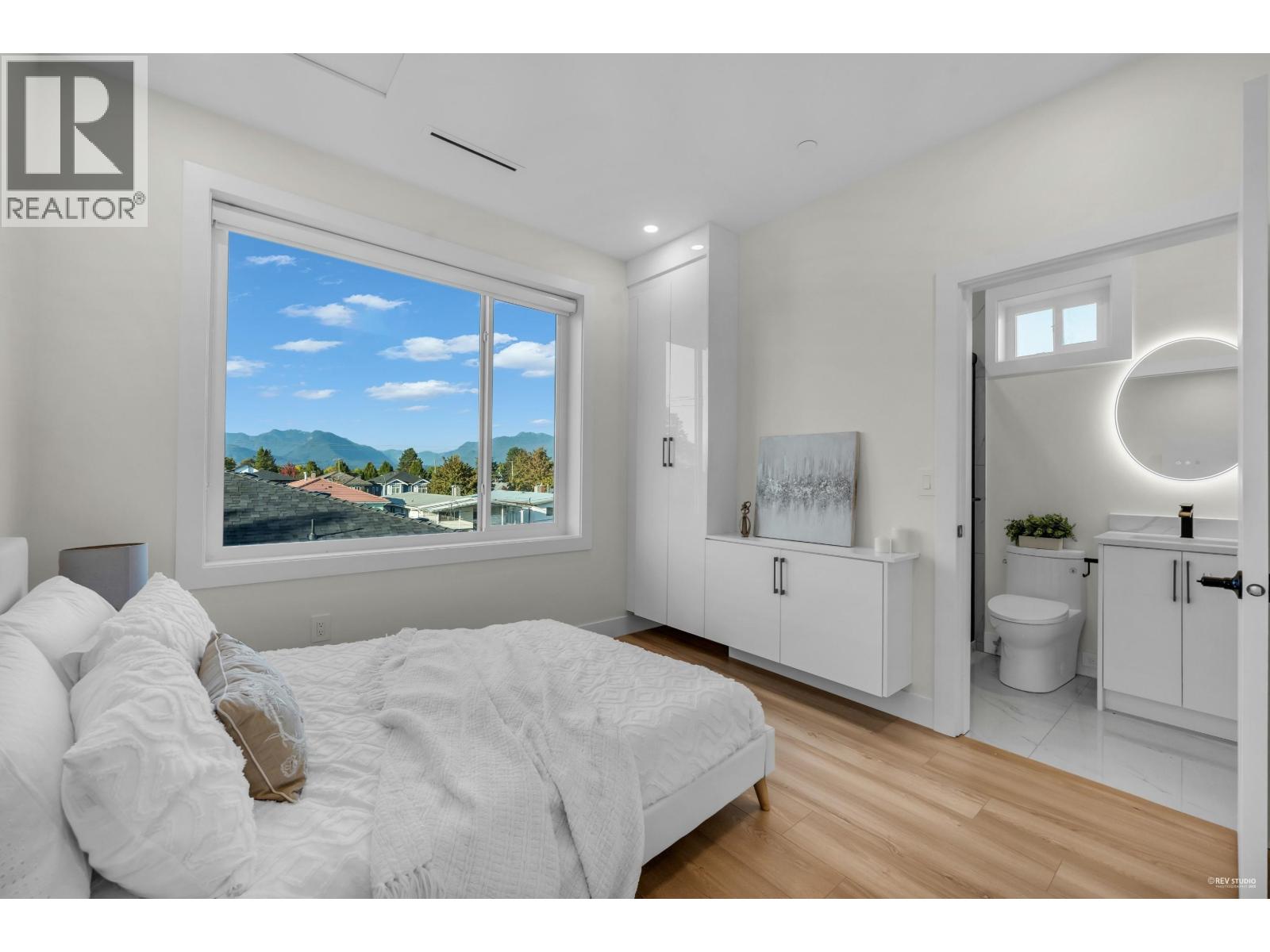 2705 East 3rd Avenue #2 Property Photo 15