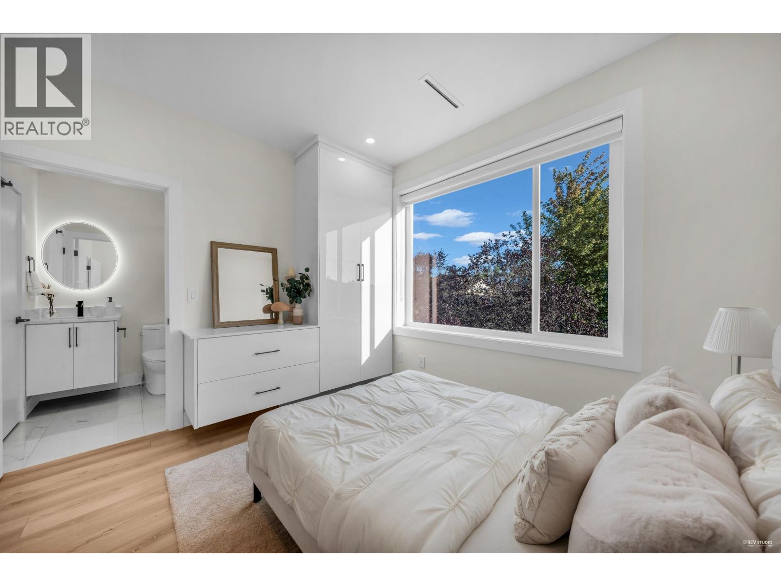 2705 East 3rd Avenue #2 Property Photo 17