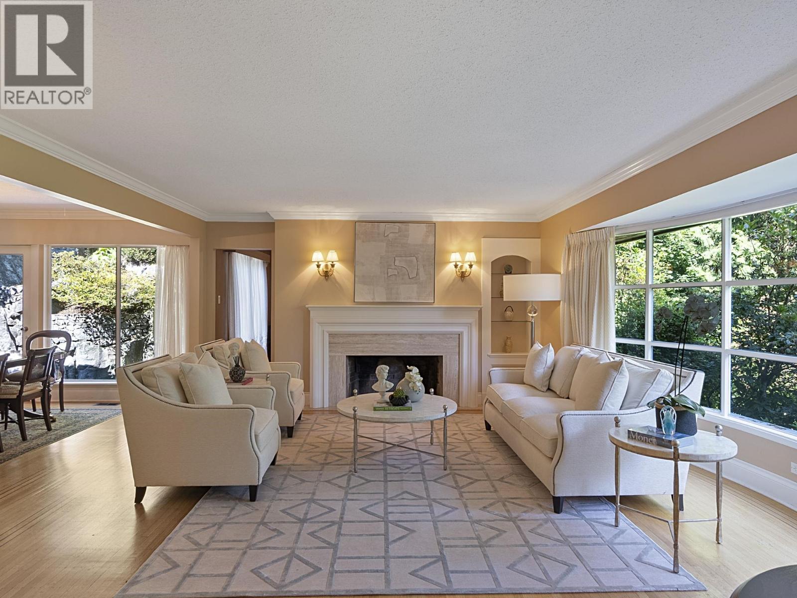 475 Southborough Drive Property Photo 1