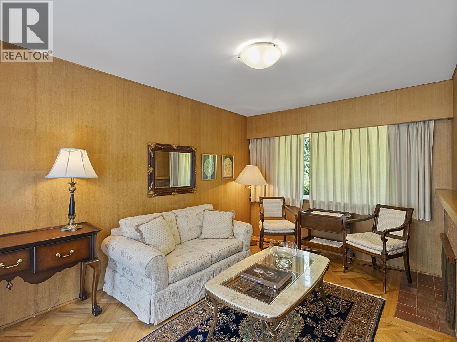 475 Southborough Drive Property Photo 3