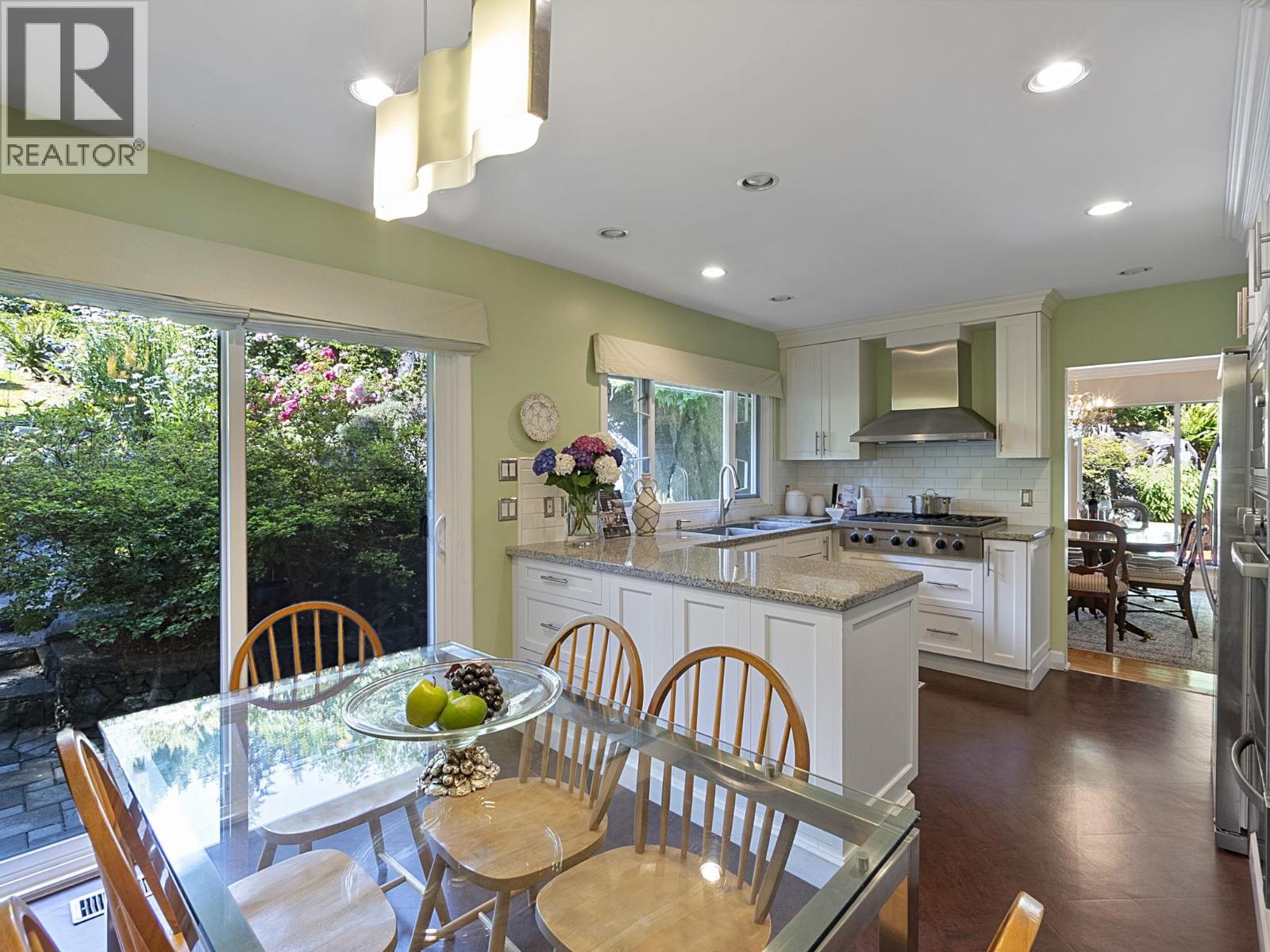 475 Southborough Drive Property Photo 7