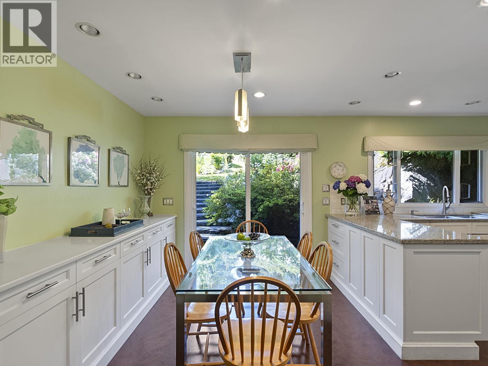 475 Southborough Drive Property Photo 8