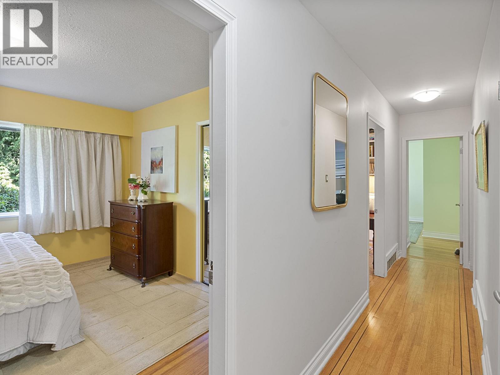 475 Southborough Drive Property Photo 12