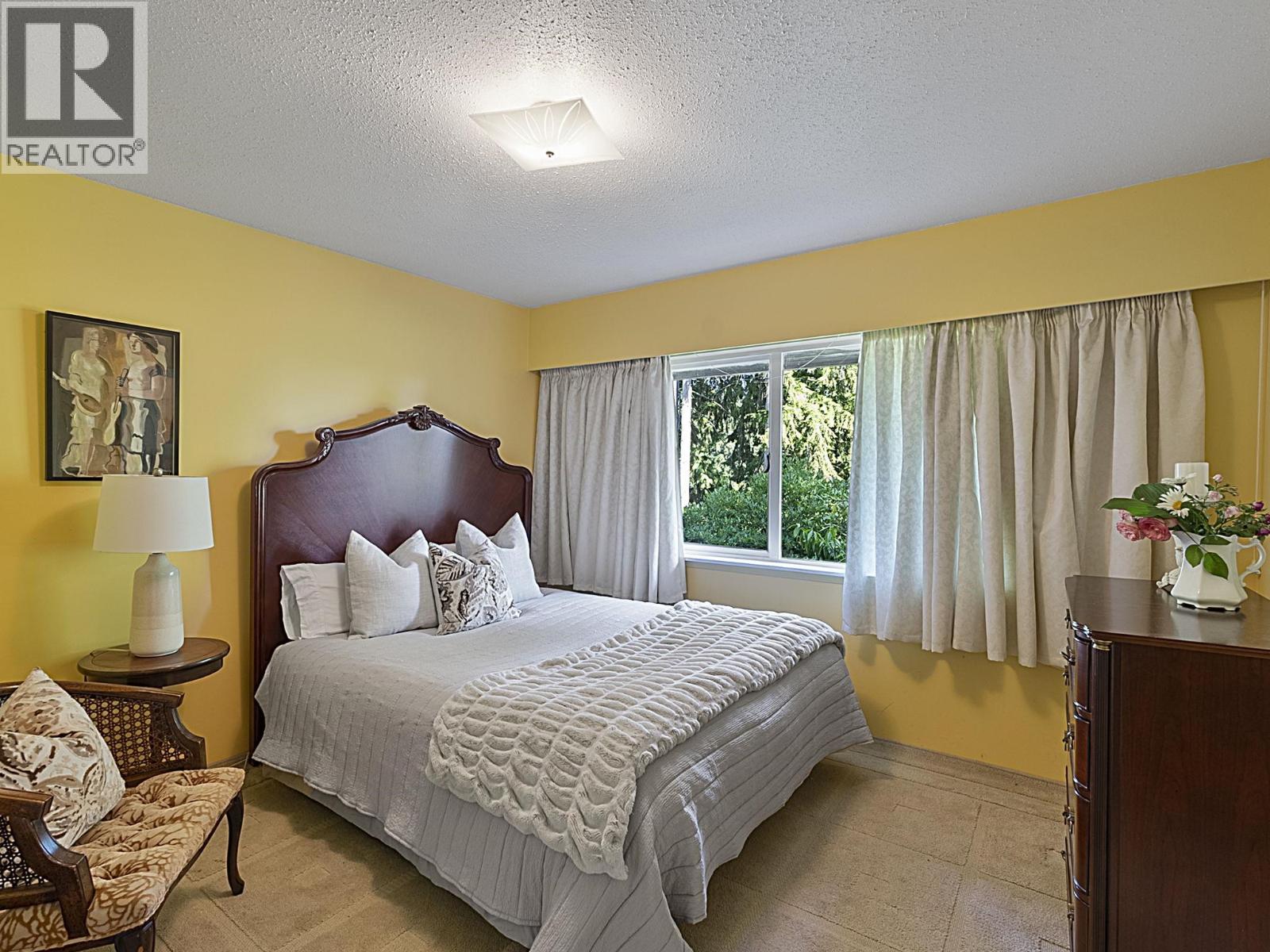 475 Southborough Drive Property Photo 13