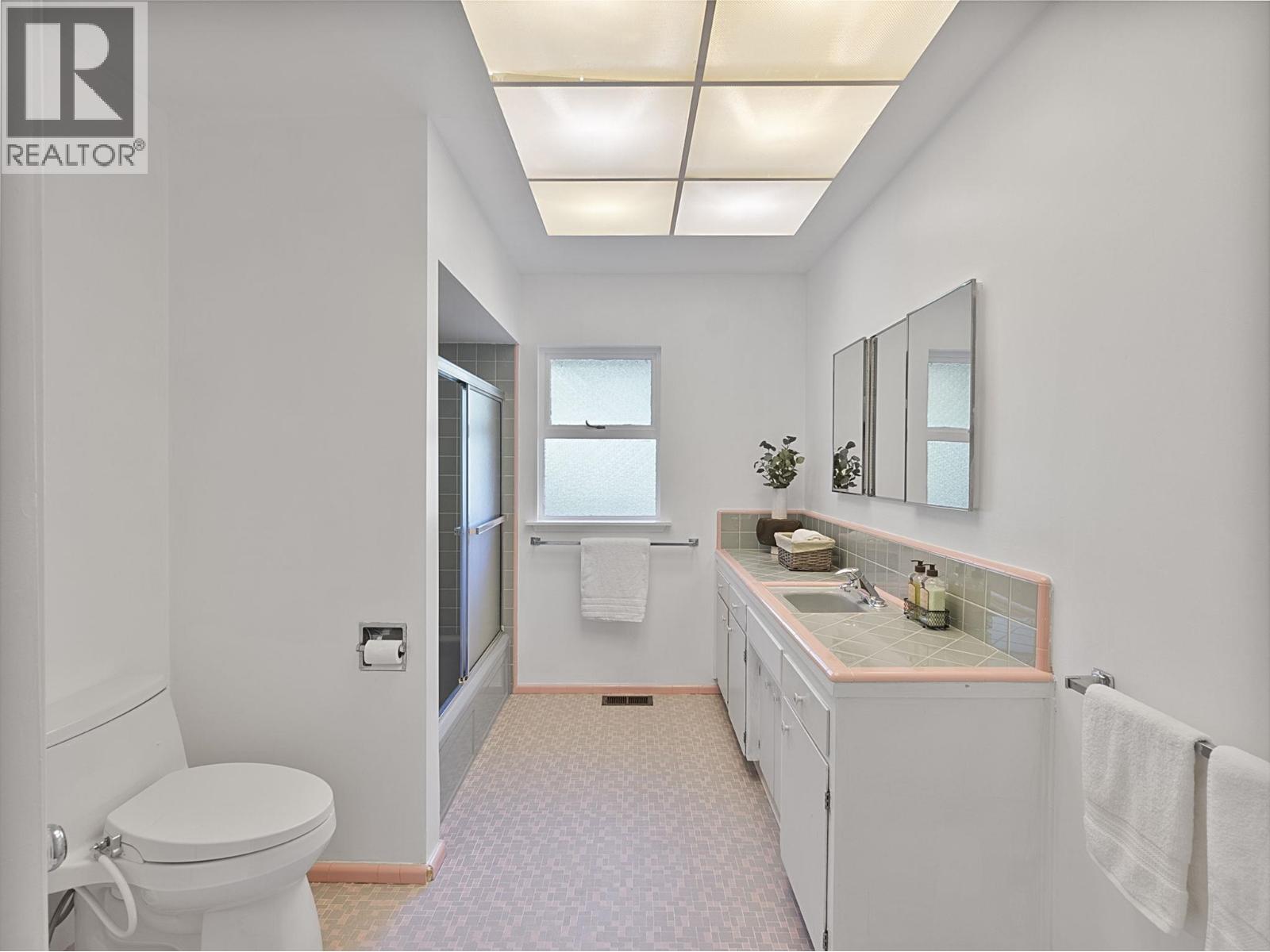 475 Southborough Drive Property Photo 15