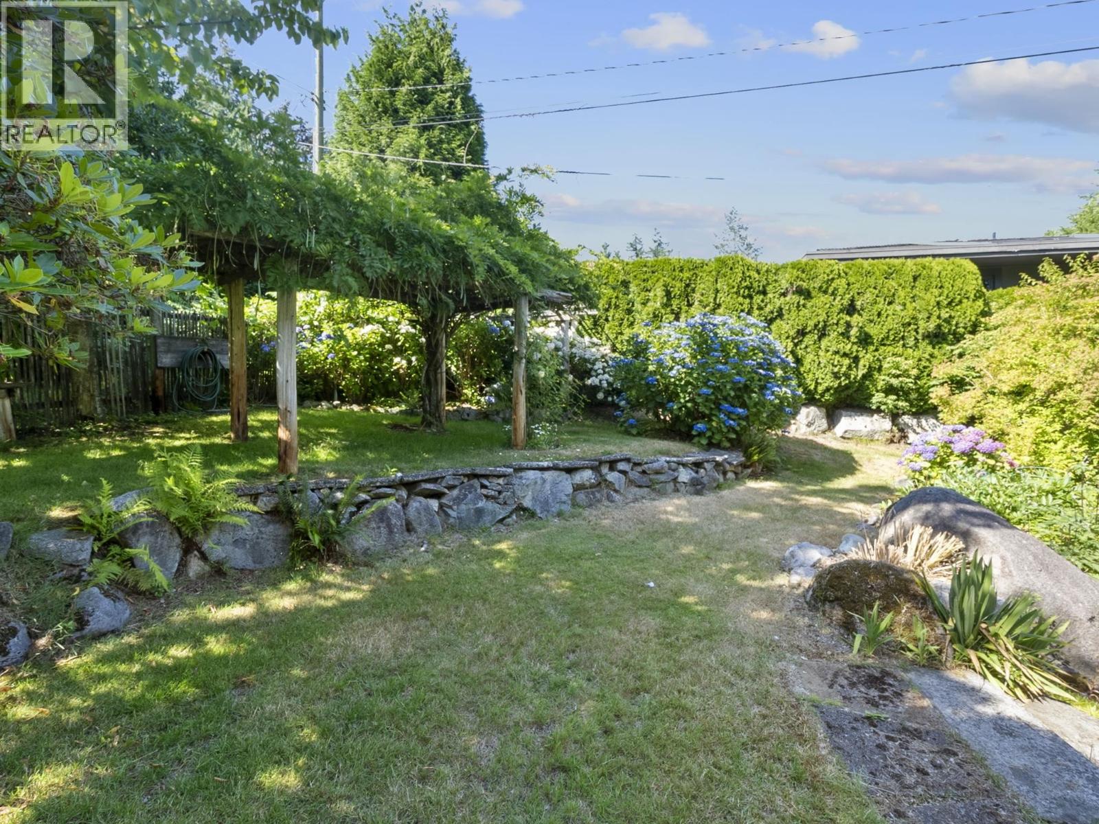 475 Southborough Drive Property Photo 31