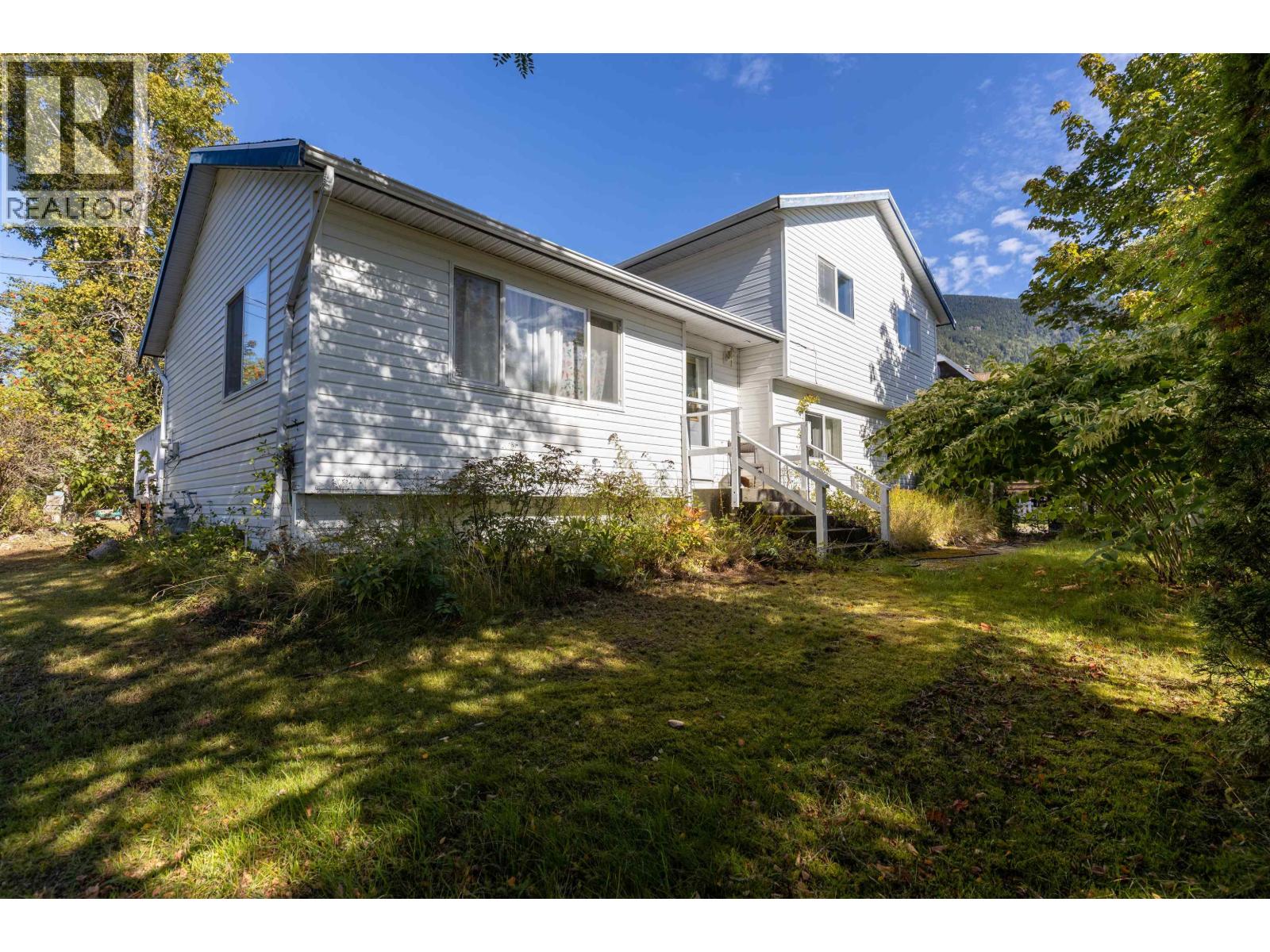 3566 Newell Avenue Property Photo 1